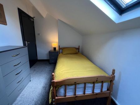 4 bedroom terraced house to rent - Photo 5