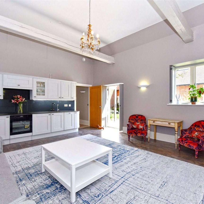 A beautifully converted dairy barn in a quiet rural setting available for *short let*. - Photo 1