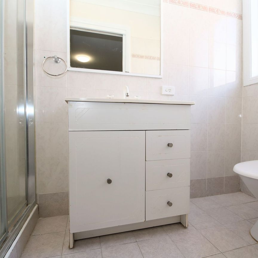 Charming 3 Bedroom, 2 Bathroom House in Chester Hill - Available Now! - Photo 1