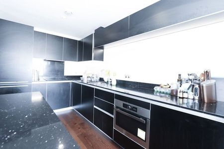 Room in a Shared Flat, Lambarde Square, SE10 - Photo 5