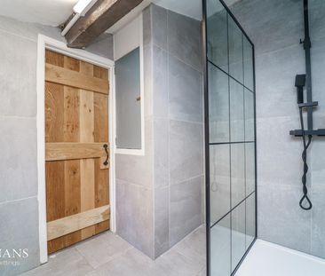 Bank Street, Church, Accrington - Photo 2