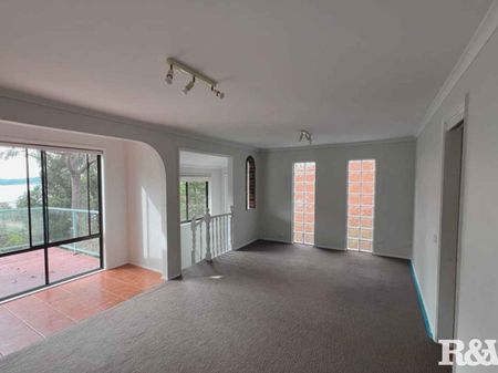 FAMILY HOME WITH STUDIO & WATERVIEWS! - Photo 3