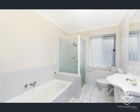 Resort Style Townhouse in Central Thorneside Location - Photo 5