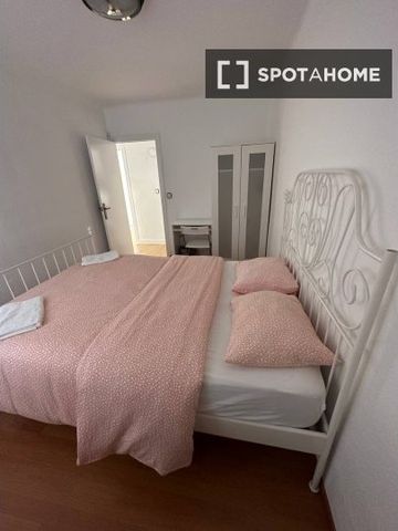 barcelona, Catalonia 08917 - Photo 2