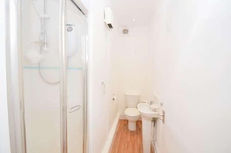 Vicarage Park, London, SE18 - Photo 4