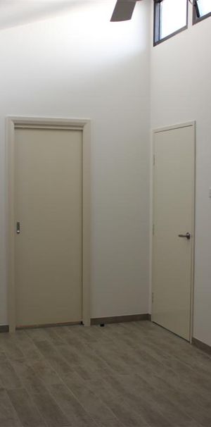 STUDIO ROOM WITH SHARED KITCHEN & LAUNDRY - Electricity and water included! - Photo 1