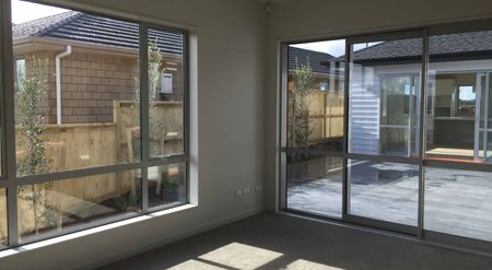 Sunny Single Level Home in Millwater - Photo 2