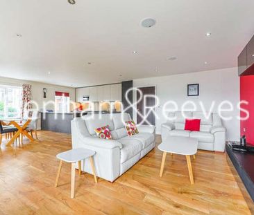 Heritage Avenue, Colindale, NW9 - Photo 2