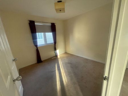 For Lease - 1359 Whitelaw Avenue, Oshawa, Ontario - Photo 3