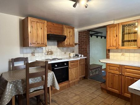 2 bedroom semi-detached house to rent - Photo 5