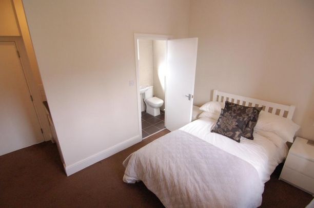 1 bedroom in a house share to rent - Photo 1