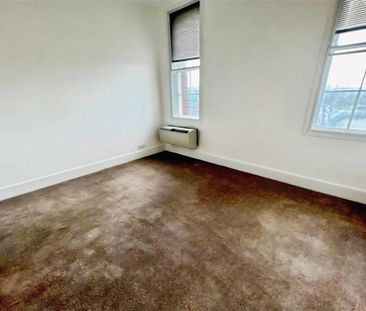 3 bedroom flat to rent - Photo 2