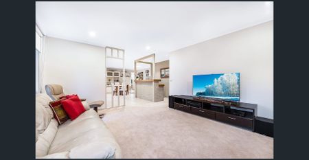 Spacious Family Home in a Prime Location - Photo 3