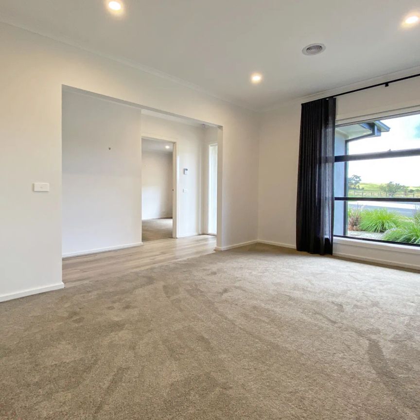 STUNNING FAMILY HOME - Photo 1