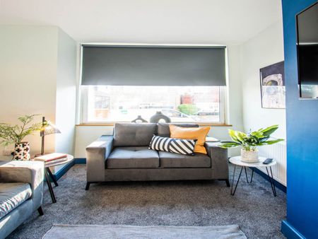 Ecclesburn Street (Room 5), East End Park, Leeds - Photo 2