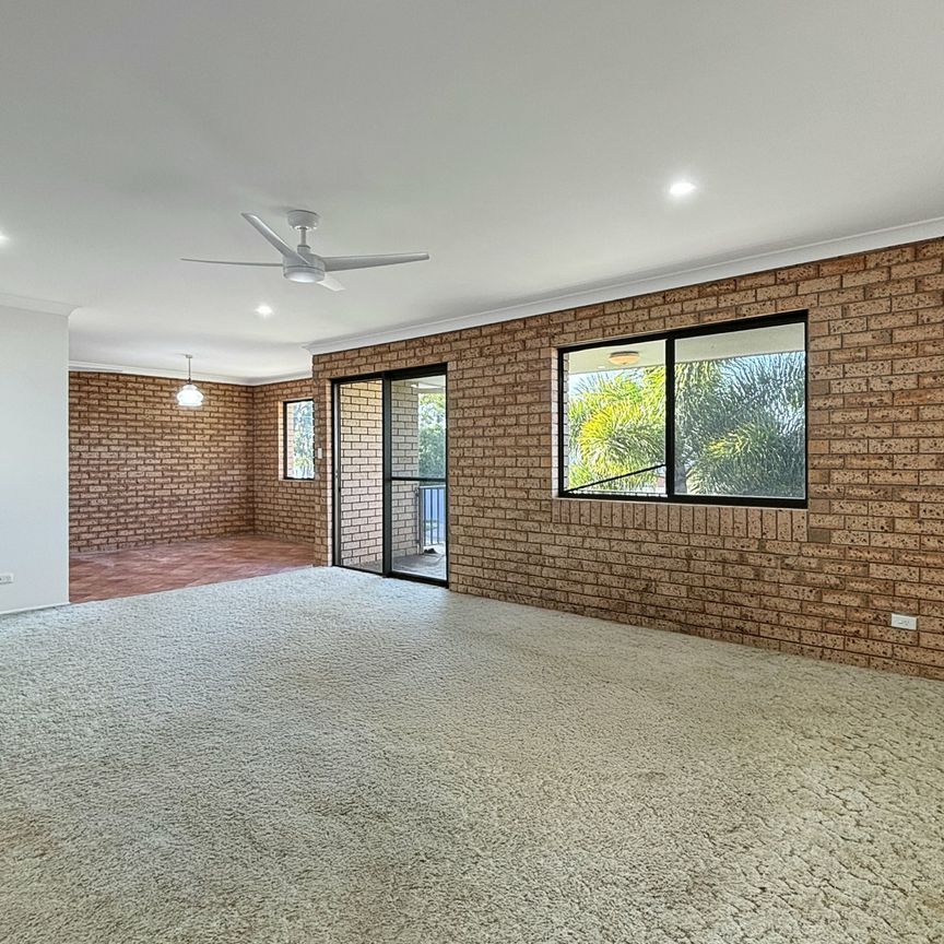 Private 2-Bedroom Unit with Balcony, Secure Parking & Exclusive Access in Banksia Beach - Photo 1