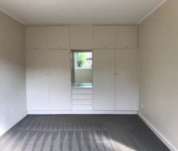 “BRAND NEW CARPET l SMALL BLOCK OF 3 l GREAT LOCATION” - Photo 5