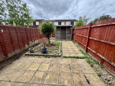 4 bedroom terraced house to rent - Photo 2