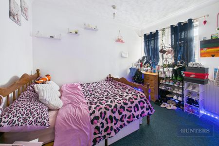 4 bedroom House To Let - Photo 4