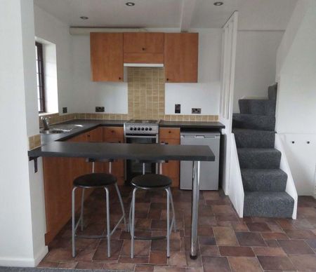 1 bedroom semi-detached house to rent - Photo 2