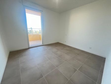 Location Appartement 3 pièces 63m² NICE 06200 - Photo 4