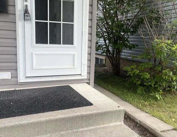 NEWLY RENOVATED 3 Bedrooms House 2.5 Bathrooms — 3 Bedrooms Main Floor - Photo 1