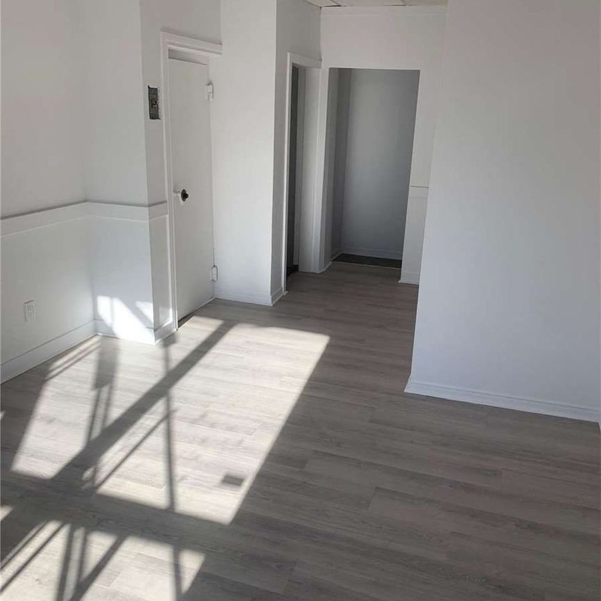 For Lease - 881 St Clair Avenue Unit# Main #2, Toronto, Ontario - Photo 1