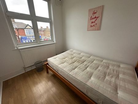 3 Bed Flat, Ealing Park Mansions, W5 - Photo 3