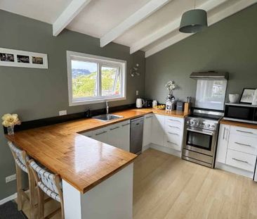 WELL PRESENTED 2x bedroom, 1x bathroom home: - Photo 3