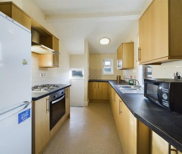 2 bedroom flat to rent - Photo 3