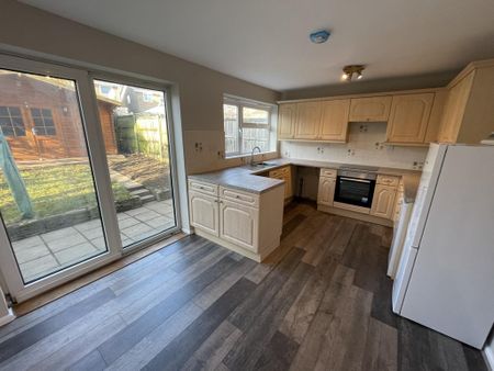 3 bedroom semi-detached house to rent - Photo 3