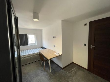 5 bedroom end of terrace house to rent - Photo 2