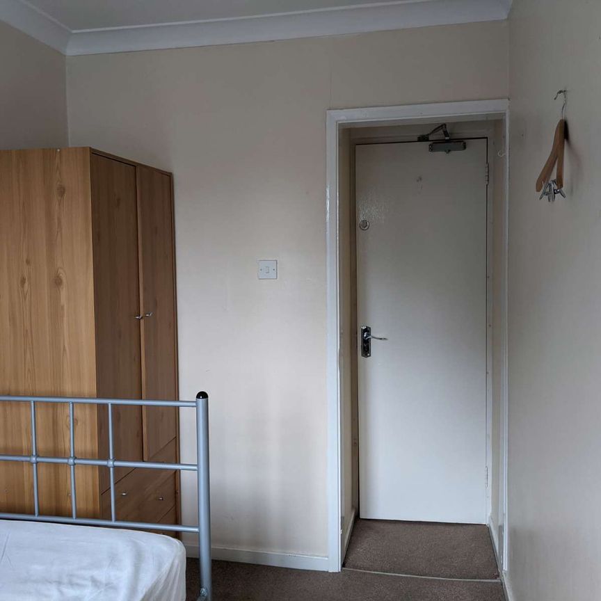 Chaffinch Close Room 2 - Photo 1