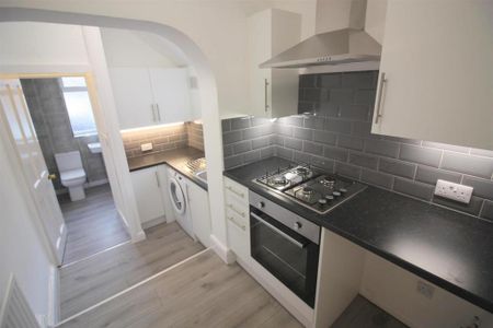 2 bedroom flat to rent - Photo 3