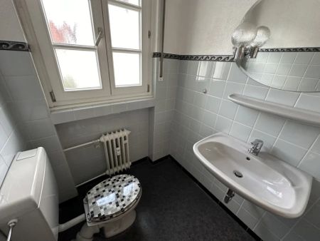 SCHADE HAUSVERWALTUNG - Große 4-Zimmerwohnung in Balve zu vermieten! - Foto 2