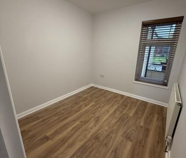 3 bedroom flat to rent - Photo 2