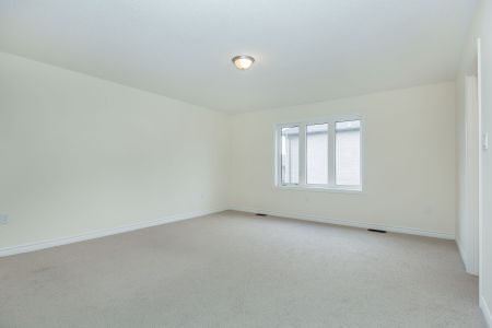 For Lease - 86 Kenneth Rogers Crescent, East Gwillimbury, Ontario - Photo 3