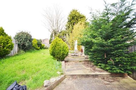 Beech Lane, Reading, RG6 - Photo 2