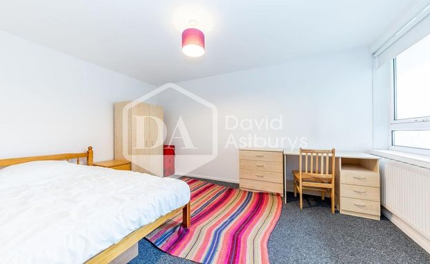 4 bedroom flat to rent - Photo 1