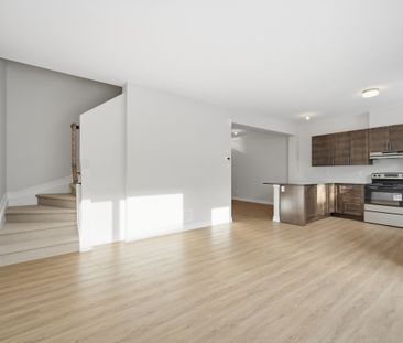 For Lease - 216 Ryan Reynolds Way, Orleans - Convent Glen and Area,... - Photo 1