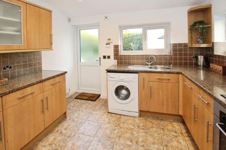 1 bedroom semi-detached bungalow to rent - Photo 5
