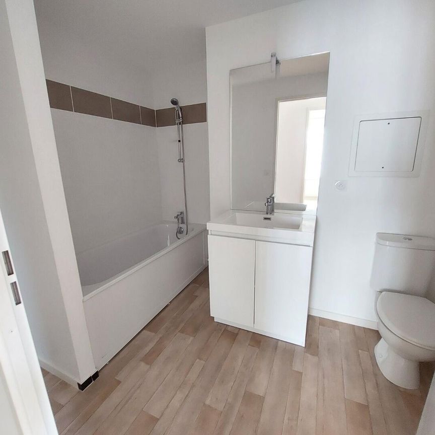 location Appartement T5 DE 138.1m² À BORDEAUX - Photo 1