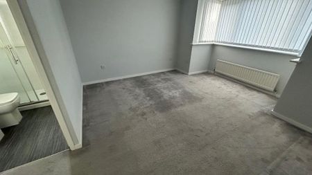 4 bedroom detached house to rent - Photo 4