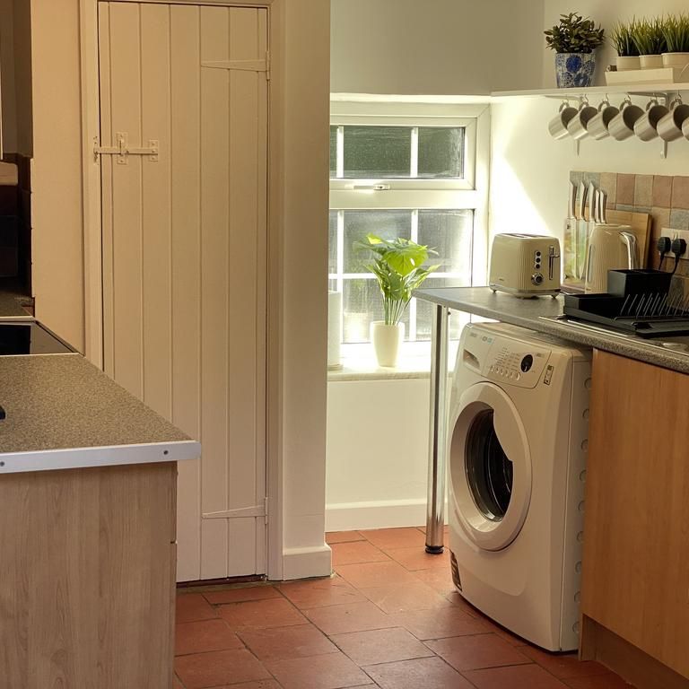 4 bedroom flat share to rent - Photo 1