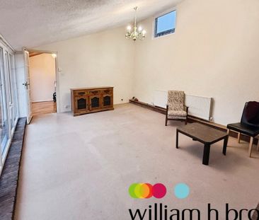 Bishopsfield - Photo 1