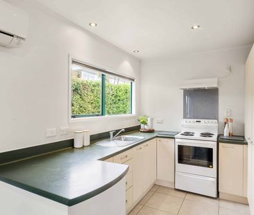 Homely Two Bedroom - Photo 2