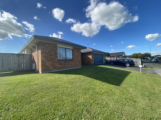 49 Eden Park Drive, Rototuna — - Photo 1