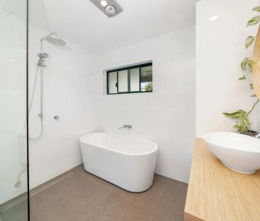 3 BEDROOM RENOVATED COTTAGE CONTACT JULIE SYKES 0438 050 110 - Photo 2