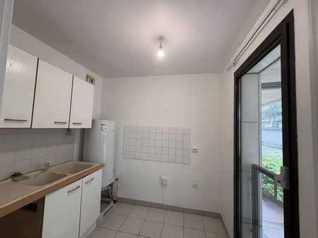 Location Appartement 2 pièces 46m² PARIS 18ème - Photo 2