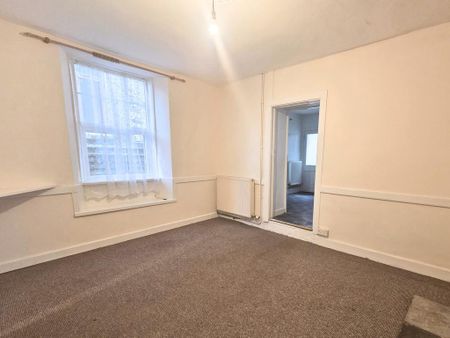 3 bedroom end of terrace house to rent - Photo 2